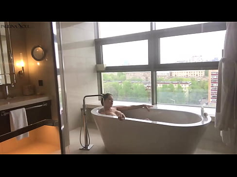 ❤️ Ogromna bejba strastno drka svojo pičko v kopalnici Porn video na sl.sexafinkarasskaz.ru ❌