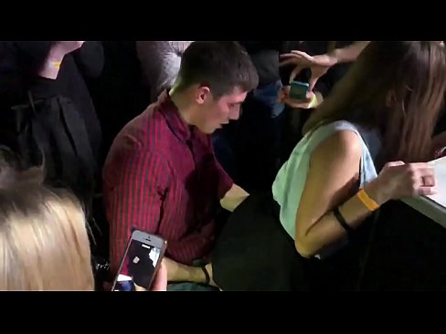 ❤️ Pravi seks v ruskem nočnem klubu. 18-letno rusko dekle v anusu in vagini zajebano v nočnem klubu Porn video na sl.sexafinkarasskaz.ru ❌